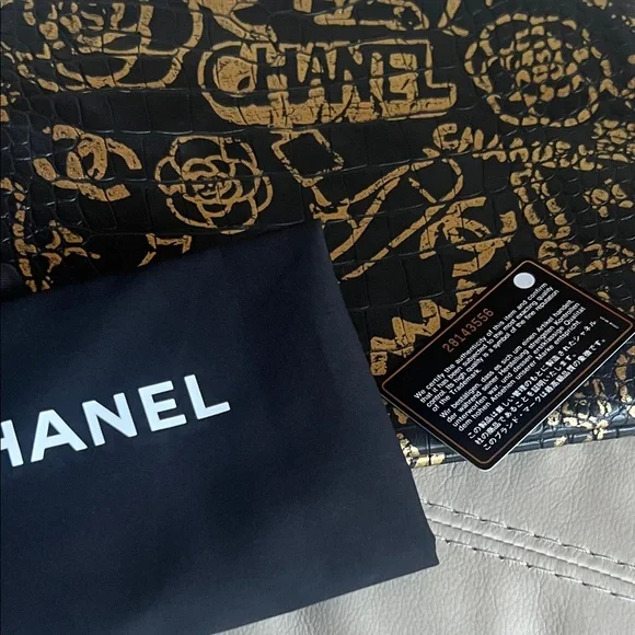 CHANEL EGYPTIAN Graphic Clutch - Picture 9 of 9